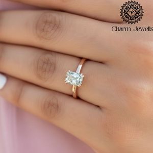 Bague de fiançailles Charm Jewells en moissanite taille coussin, plaqué or rose sur argent, sertie à griffes, certifiée IGI, style classique pour femme - Product Image 1