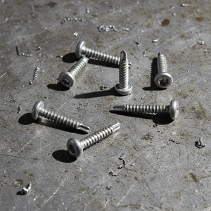 Fábrica de Fijaciones Inox en Vietnam, Tornillos de Acero Inoxidable Clase 8 con Cabeza Plana, Rosca Estándar Métrica y en Pulgadas - Product Image 1