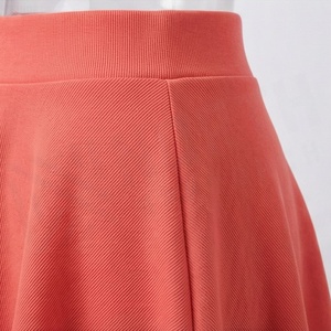 Jupe courte trapèze pour femme, couleur unie, taille élastique, plissée, tricotée en spandex et polyester, confortable, toutes saisons, tenue décontractée - Product Image 5