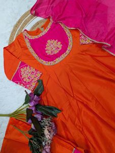 Conjunto de Kurta de Seda de Algodón Chanderi y Viscosa Pura Premium con Bordado de Lentejuelas y Dupatta de Chinon de 2.2 Metros - Product Image 4