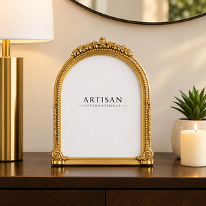Cadre photo arqué en métal doré antique, avec sommet à motif floral et bordure perlée, style vintage de luxe, pour présentation sur table, vente en gros - Product Image 1
