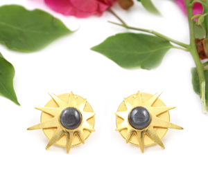 ต่างหูเม็ดเดี่ยวชุบเคลือบสีทอง24K ลายดวงดาวดวงดาวดวงดาวสีเทาแบบด้านเครื่องประดับจากอินเดีย - Product Image 1