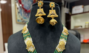 Ensemble de collier et de boucles d'oreilles de haute qualité plaqué or, aspect perles, style traditionnel, pour collection de mariage, pour femmes - Product Image 2