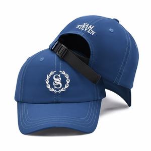 Gorras de Béisbol Personalizadas con Logotipo Bordado en 3D, 5 Paneles, Deportivas, 100% Algodón, Dos Tonos, Color Escarlata, Cierre a Presión, 30.º Aniversario, Lona Común - Product Image 2