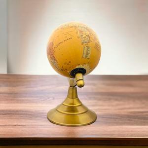 Support de globe terrestre rotatif en laiton jaune Art Déco avec design écologique pour une décoration élégante de la maison et du bureau - Product Image 6