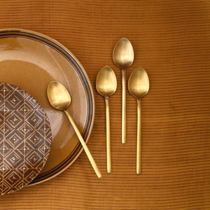 4 cuillères à café en laiton doré avec manche en palmier torsadé Mini accessoires de décoration de cuisine et d'hôtel écologiques - Product Image 1