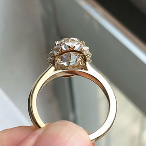 แหวนเพชรทรงรี 1 กะรัต รุ่น Iced Jewelz ขายดี ชุบทองคำขาว 14K สำหรับเธอ พร้อมใบรับรอง IGI - Product Image 4
