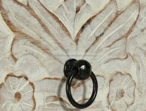 Commode en bois moderne Tiva avec 3 tiroirs, finition blanche vieillie, design élégant pour usage hôtelier, bois de manguier - Product Image 3