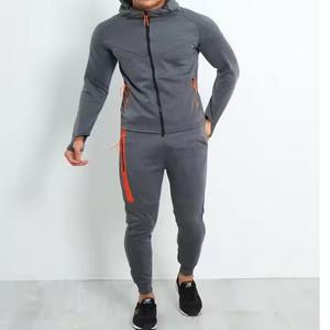 Conjunto Deportivo para Hombre 100% Algodón con Estampado Puff, Sudadera con Capucha y Pantalones con Diseño Sólido - Product Image 1