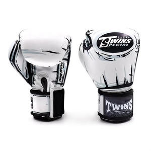 Gants de boxe en cuir de vachette de qualité supérieure, personnalisables avec marque et logo, noirs et blancs, fermeture auto-agrippante, pour entraînement Muay Thai et sport - Product Image 2