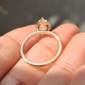 Anillo de Diamantes con Corte Marquesa y Piedras Laterales Redondas, Halo, Elegante Anillo de Compromiso de Oro, Joyería Nupcial Moderna, Anillo de Lujo - Product Image 4