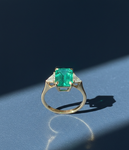 Anillo de Diamante de 2.60 Quilates Creado en Laboratorio, Certificado IGI, Anillo de Compromiso de Oro Amarillo con Corte Esmeralda y Trilliant, Joyería - Product Image 6