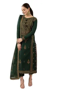 2024年、スタイリッシュなパキスタン & インドのドレス。最高品質で厚手の刺繍が施され、絶妙なパーティーウェアに。