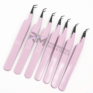 Pince à épiler pour cils RABIA MIRAAAL INDUSTRIES, pointe en plasma noir, couleur rose poudré, en acier inoxydable, pointe dentelée - Product Image 1