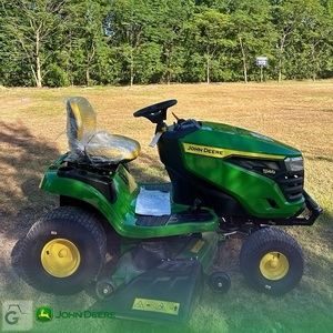 Potente cortacésped John Deere diseñado para un cuidado del césped sin esfuerzo, con rendimiento de corte preciso y diseño duradero para una larga vida útil. - Product Image 3