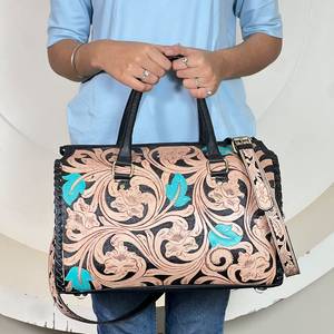 Bolsa de Viaje de Cuero Genuino Tallado y Decorado con Motivos Florales, Diseño Moderno y Elegante para Viajes de Negocios - Product Image 5