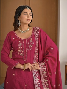 Ensemble Sharara Palazzo pour femme, entièrement cousu, en tissu Vichitra épais, avec haut orné de perles élégantes et de broderies, et dupatta brodée de sequins. - Product Image 4