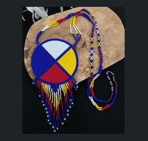 Conjunto de collar y aretes con cuentas únicas, diseñado para un estilo étnico a la vanguardia de la moda. - Product Image 3