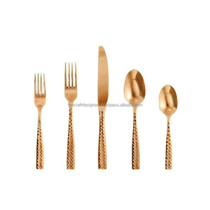 Elegante juego de cubiertos de metal de lujo hechos a mano para arreglos de mesa elegantes que aportan belleza sofisticada a cada comida - Product Image 2