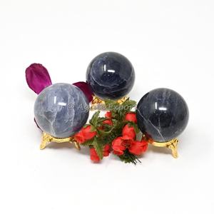 Sphères de pierres précieuses Pierre de cristal naturelle Boule de cristal de guérison spirituelle Sphères d'iolite Support plaqué or pour décoration - Product Image 2