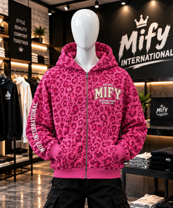 Sweat à capuche rose premium zippé, style streetwear oversize, avec logo brodé sur le devant et imprimé sur la manche - Product Image 1