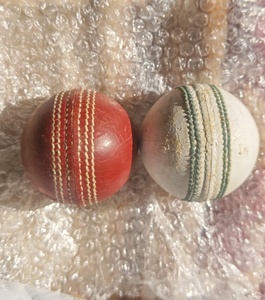 Pelota de Cricket de Cuero Rojo, Pelota de Entrenamiento para Partidos de Prueba, Pelota de Cricket con Logotipo Personalizado para Uso en Partidos Deportivos - Product Image 2