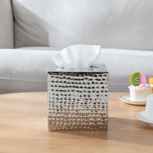 Caja de pañuelos metálica moderna, diseño cuadrado, acabado plateado, accesorio decorativo para el hogar, de pie. - Product Image 3