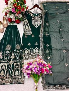 Robe Anarkali en soie verte traditionnelle indienne et pakistanaise avec dupatta, tenue de mariage brodée, coupe régulière pour femme, longueur au sol - Product Image 1
