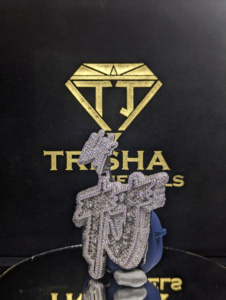 จี้ตัวอักษร "TJ" แบบกำหนดเอง ประดับเพชรโมอิสซาไนต์ VVS เงินแท้ 925 ดีไซน์หรูหราสไตล์ฮิปฮอป จาก Trisha Jewels - Product Image 3