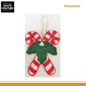 Ornement suspendu festif brodé à la main de 13 cm de long, de qualité supérieure et très vendu - Rayures perlées en forme de canne à sucre avec feuilles de houx - Product Image 5