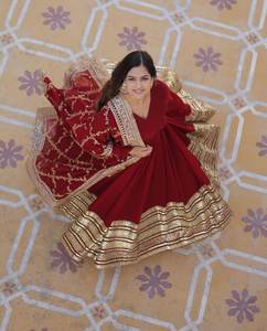 Vestido Étnico de Algodón con Encaje y Dupatta en Contraste, con Bordado Faux Blooming y Lentejuelas Zari, Disponible al por Mayor para Fiestas - Product Image 3