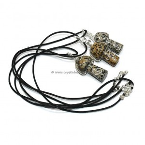 Colgantes de Hamsa de jaspe rojo estilo Feng Shui, piedras curativas de cristal semipreciosas elaboradas con material de piedras preciosas - Product Image 3