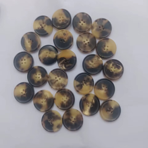 กระดุมเขาควายทำมือคุณภาพพรีเมียม ดีไซน์คลาสสิก เป็นมิตรกับสิ่งแวดล้อม ทนทาน ขัดเงาอย่างเป็นธรรมชาติ เหมาะสำหรับเสื้อโค้ทและแจ็คเก็ต งานฝีมือจากวัสดุธรรมชาติ - Product Image 5
