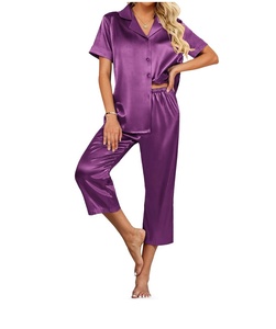 Pyjama en satin pour femmes avec logo personnalisé, ensemble de pyjama à manches courtes uni pour femmes - Product Image 4