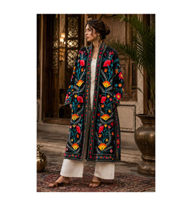 Bata Larga de Algodón 100% para Mujer con Estampado Floral, Cuello con Cordón Ajustable, Manga Larga, Tejido Suave y Elegante - Product Image 1