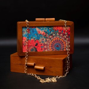 Pochette en bois imprimé fleuri multicolore, sac à main élégant en bois naturel pour femmes, idéal pour les occasions festives et les mariages - Product Image 1