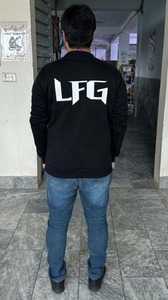 เสื้อฮู้ดครอปสั้นผ้าฝ้ายถักนิตติ้งสีดำสำหรับผู้หญิง หนา 350GSM พิมพ์ลายพัฟฟ์ ปักลาย  ไซส์ใหญ่ สำหรับฤดูใบไม้ร่วง - Product Image 5