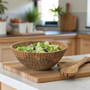 Grand saladier en bois avec cuillères de service, motif gravé beige et marron, 12,5 pouces de large, fait main, style Wabi Sabi - Product Image 1