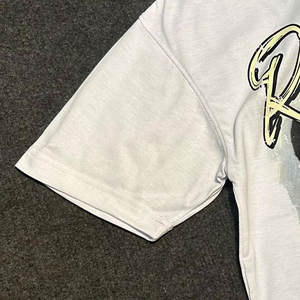 เสื้อยืดโอเวอร์ไซส์ลายกราฟิกสำหรับผู้ชาย เนื้อผ้านุ่ม น้ำหนักเบา ระบายอากาศได้ดี ทรงหลวม สไตล์สตรีทแวร์ รับผลิตแบบ OEM ขายส่งจำนวนมาก - Product Image 3