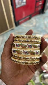 Bracelets en métal avec incrustations complexes, collection de bijoux ethniques - Product Image 4