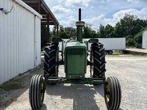 Tractor John Deere 4020 Nuevo, Venta Directa de Maquinaria Agrícola, Motor Diésel de Alta Resistencia, Operaciones Agrícolas Eficientes - Product Image 3