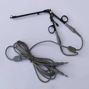 Pinces chirurgicales bipolaires à aspiration Stammberger en acier inoxydable, longueur 12,5 cm, pointe à 15 degrés, avec cordon de 3 mètres, réutilisables - Product Image 3