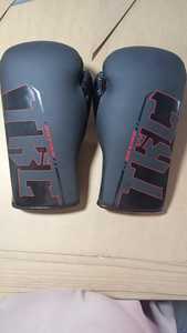 Guantes de Boxeo Profesionales de Alta Calidad con Cordones, Diseño Noctis, Acolchado Reforzado en los Nudillos, Núcleo de Espuma Moldeada a Máquina para Entrenamiento - Product Image 5