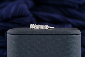 แหวนเพชรทรงบาแกตต์ 14K ทองคำขาว เพชรเพาะเลี้ยงในห้องปฏิบัติการ แบบ Eternity Band - Product Image 4