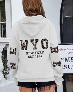 เสื้อฮู้ดดี้ลายเสือดาวสไตล์นิวยอร์กสำหรับผู้หญิง เสื้อสเวตเชิ้ตวินเทจ Y2k ทรงโอเวอร์ไซส์ ลายกราฟิก เสื้อฮู้ดดี้ผ้าฝ้าย เสื้อพูลโอเวอร์ ดีไซน์ทันสมัยปี 2025 - Product Image 5