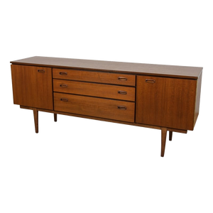 Aparador/Credenza Horsens de teca danesa de estilo moderno de mediados de siglo con tiradores ovalados, 3 cajones y dos gabinetes laterales - Product Image 1