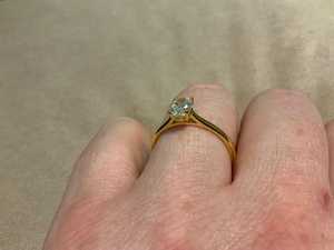 Anillo Solitario de Moissanita con Corte Ovalado de Moda para Unisex, Plata 925 Original con Baño de Oro, Joyería Fina para Cumpleaños y Deseos para Ella - Product Image 3