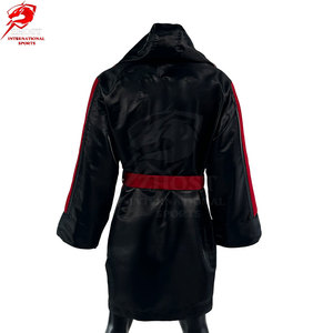 Robes de boxe personnalisées en satin léger avec design de nom personnalisé et finition élégante pour athlètes et clubs - Product Image 2