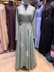 Abaya de mariage traditionnelle musulmane de Dubaï, de haute qualité, modeste, perlée et pailletée, à manches longues, faite à la main, pour femme, en polyester respirant, col en V - Product Image 5