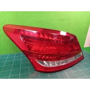 Feu arrière gauche d'occasion Equus 924013N000 - Product Image 3